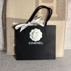 CHANEL Shopping Bag, 7 5/8 x 8 3/4 inches